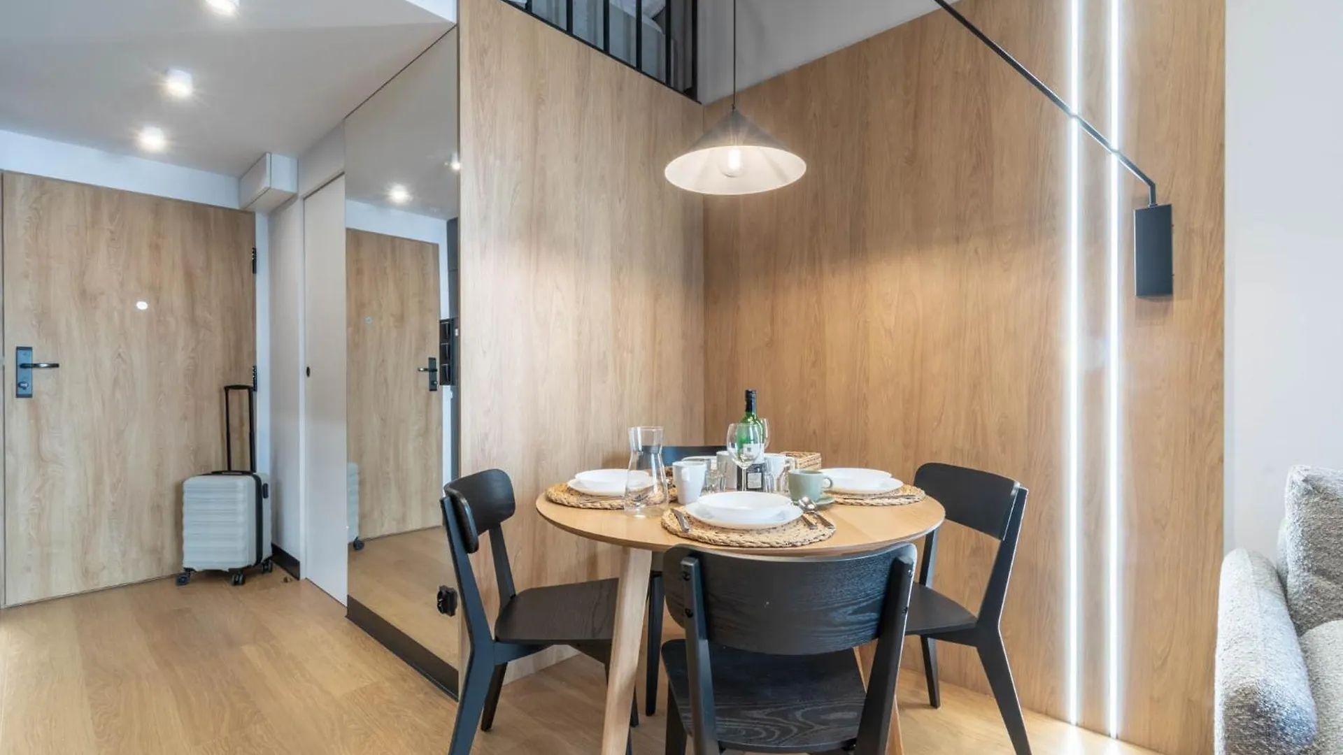 Warta Flow Apartment بوزنان بولندا